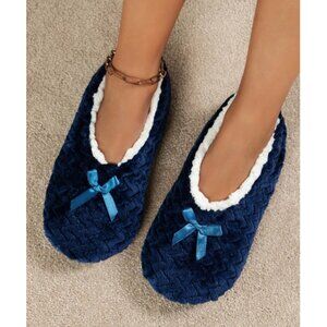 Navy Embroidered Couple Slippers, Quiet Fabric Soft W Size 9/9.5 New